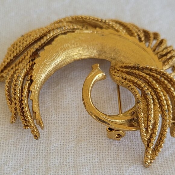 Vintage BSK Gold Tone Brooch - Unique Design - Picture 5 of 12